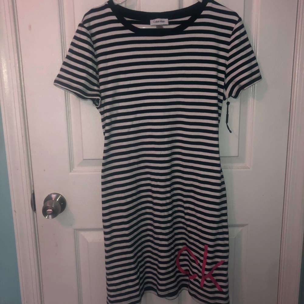 SUPER CUTE CURVE HUGGING CALVIN KLEIN DRESS